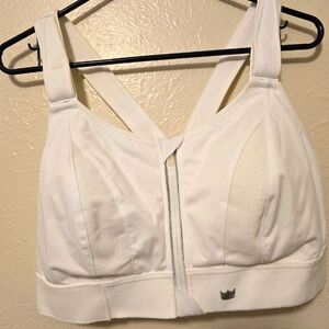 Shefit ultimate sports Bra 3luxe white with adjustable straps and laundry bag